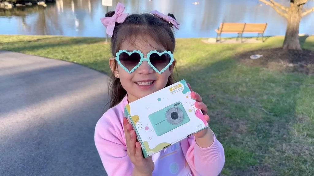 Portable pocket vlog camera, equipped with a 32GB SD card and wrist strap, supports Selfie.